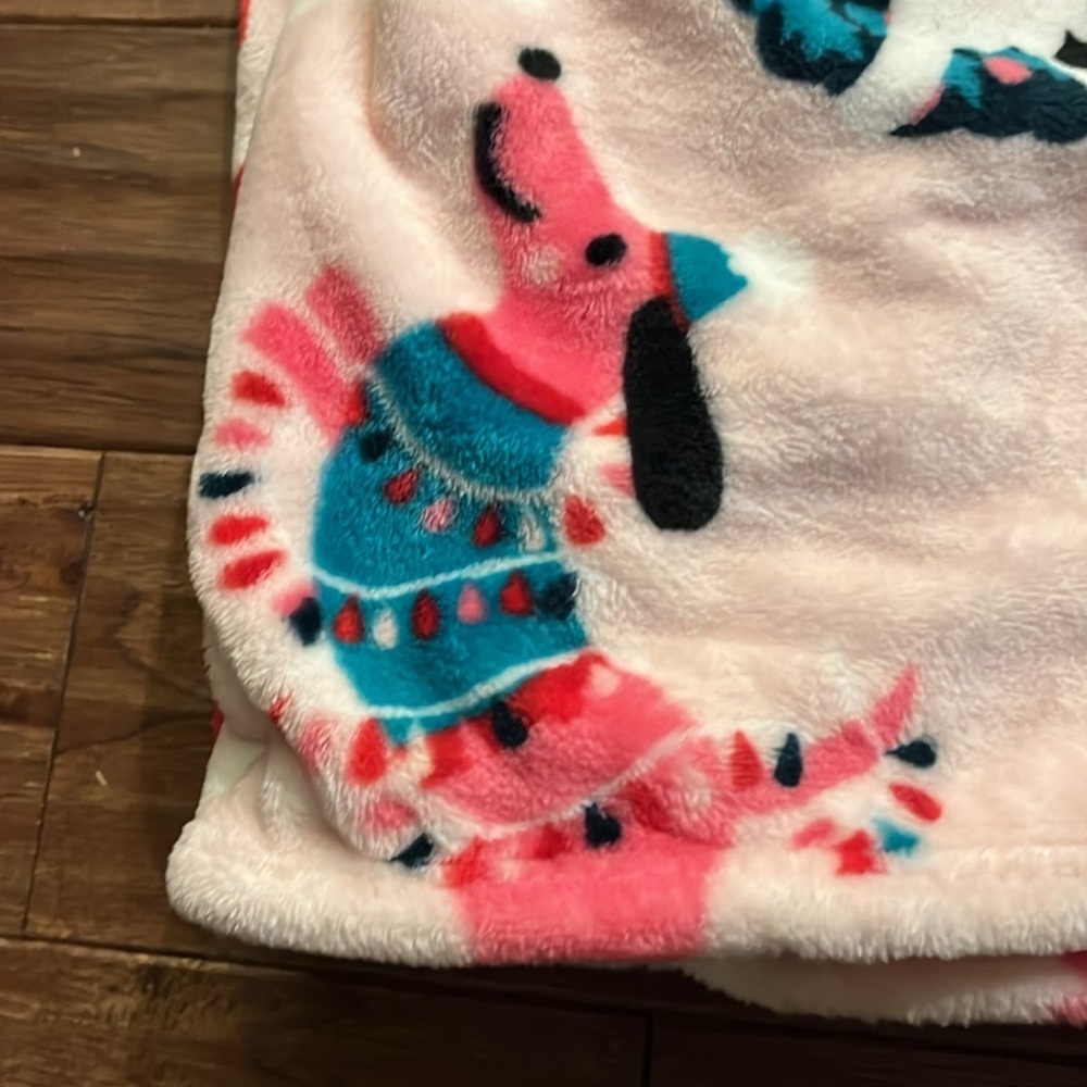 Betsey Johnson Holiday Dogs Pink/Red Christmas Ultra Soft Plush Throw - Picture 4 of 5